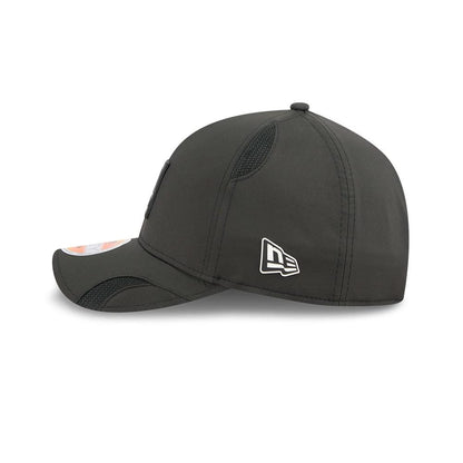 This is a Oakland Raiders NFL Sideline 2025 Black 9FORTY M-Crown Adjustable Cap 6