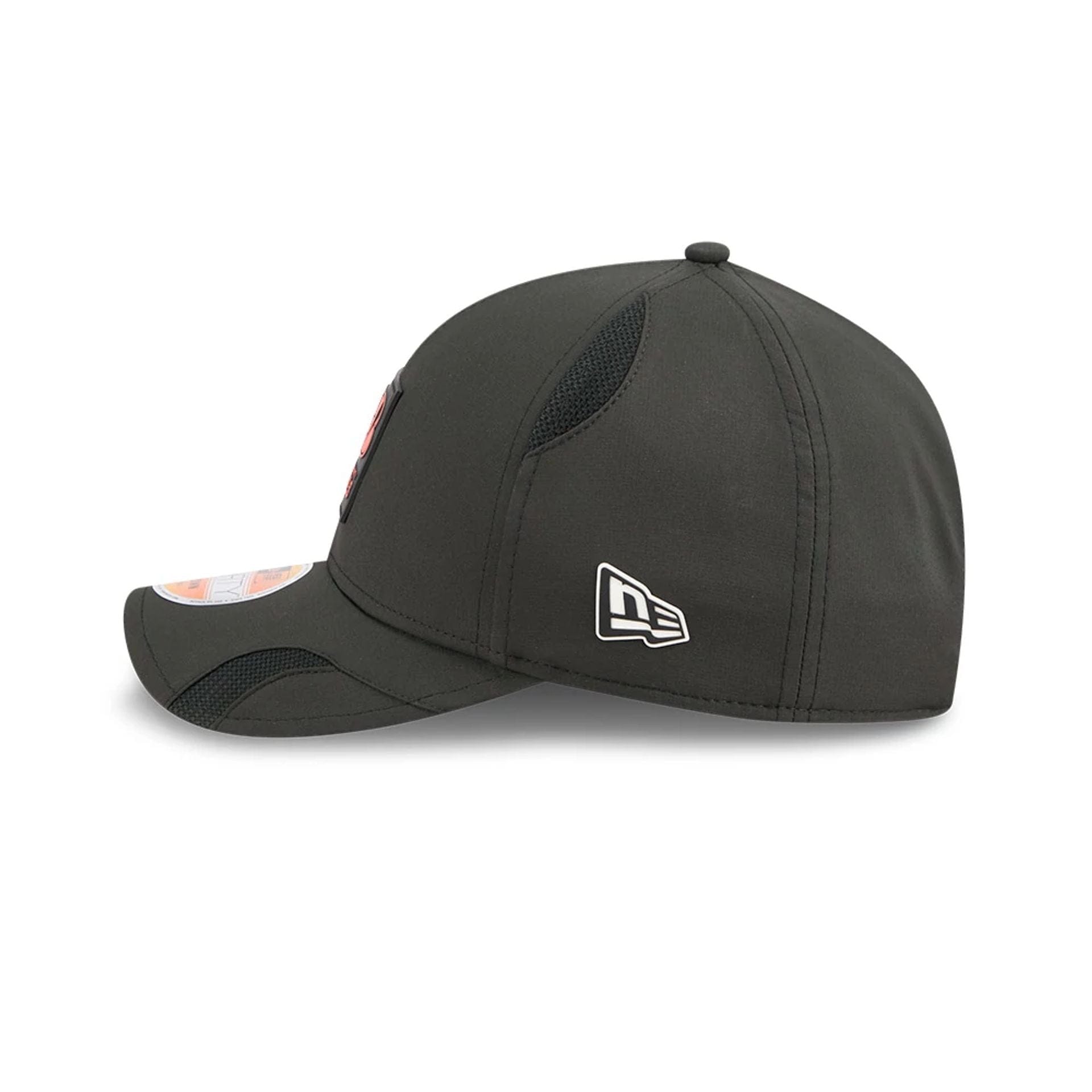 This is a Cincinnati Bengals NFL Sideline 2025 Black 9FORTY M-Crown Adjustable Cap 6