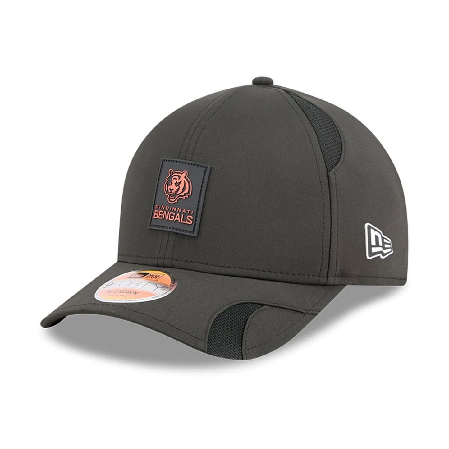 This is a Cincinnati Bengals NFL Sideline 2025 Black 9FORTY M-Crown Adjustable Cap 1