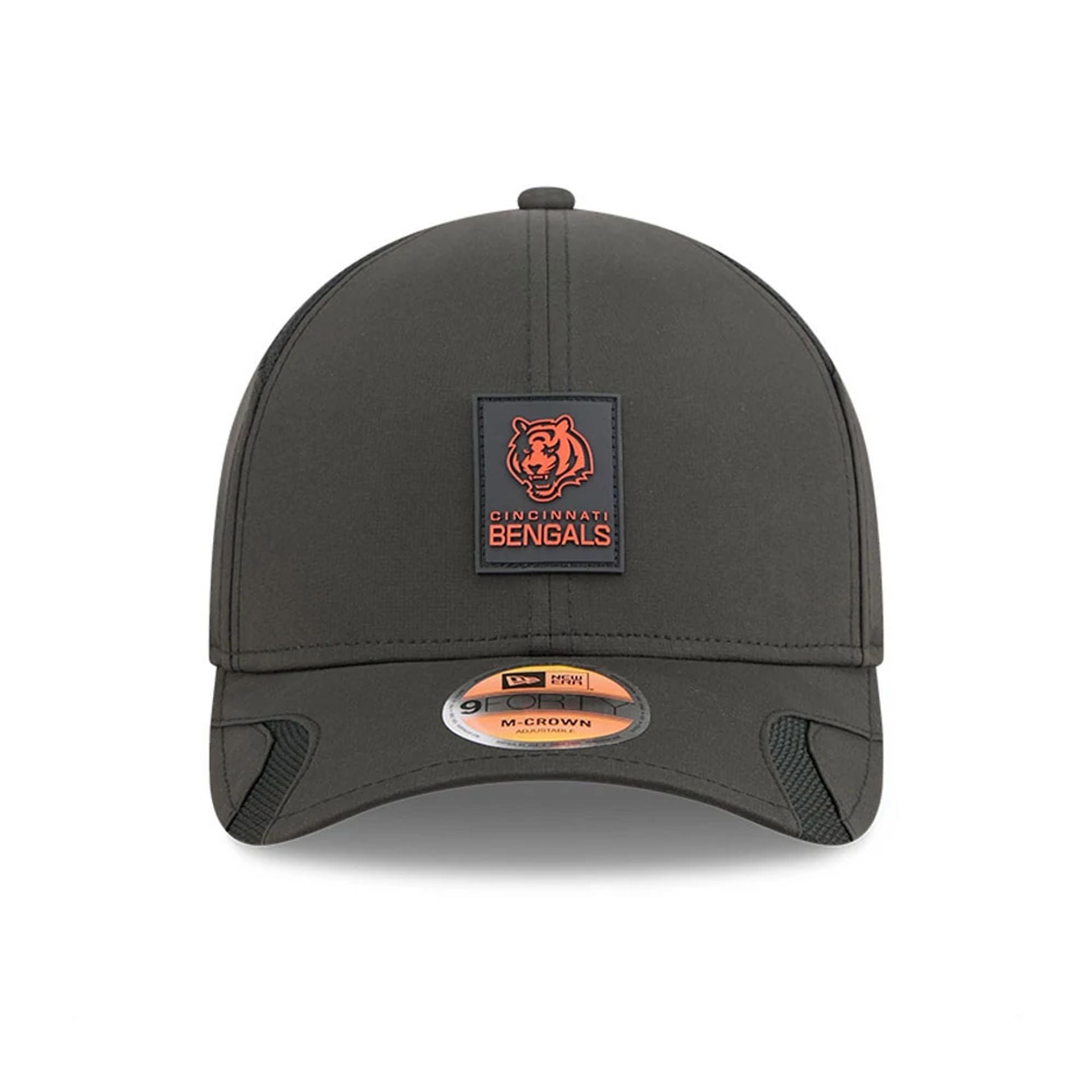 This is a Cincinnati Bengals NFL Sideline 2025 Black 9FORTY M-Crown Adjustable Cap 3