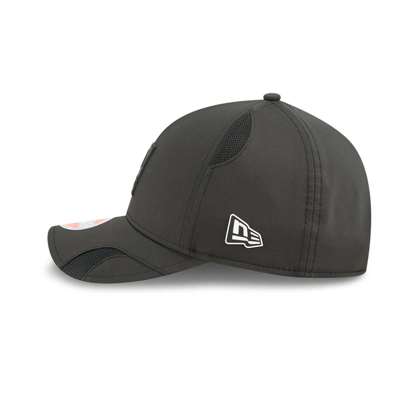 This is a Cincinnati Bengals NFL Sideline 2025 Black 9FORTY M-Crown Adjustable Cap 6