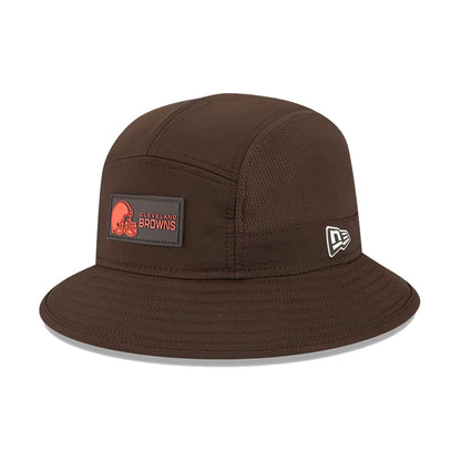 This is a Cleveland Browns NFL Sideline 2025 Dark Brown Stretch Bucket Hat 1