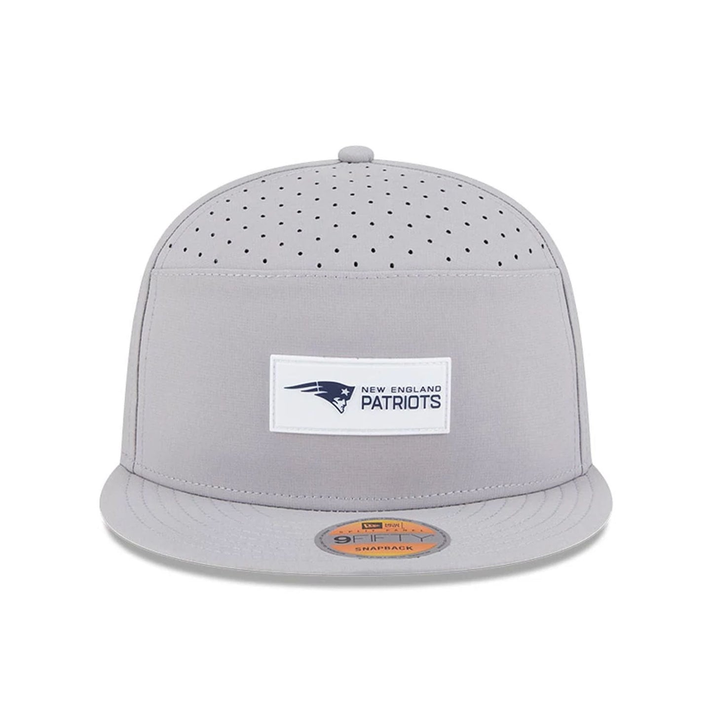 This is a New England Patriots NFL Sideline 2025 Grey 9FIFTY Split Panel Snapback Adjustable Cap 2