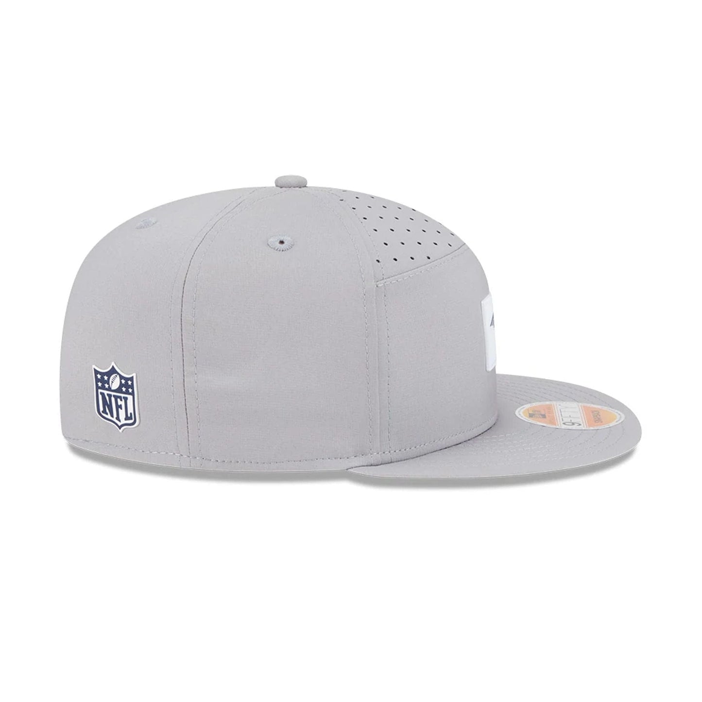 This is a New England Patriots NFL Sideline 2025 Grey 9FIFTY Split Panel Snapback Adjustable Cap 4