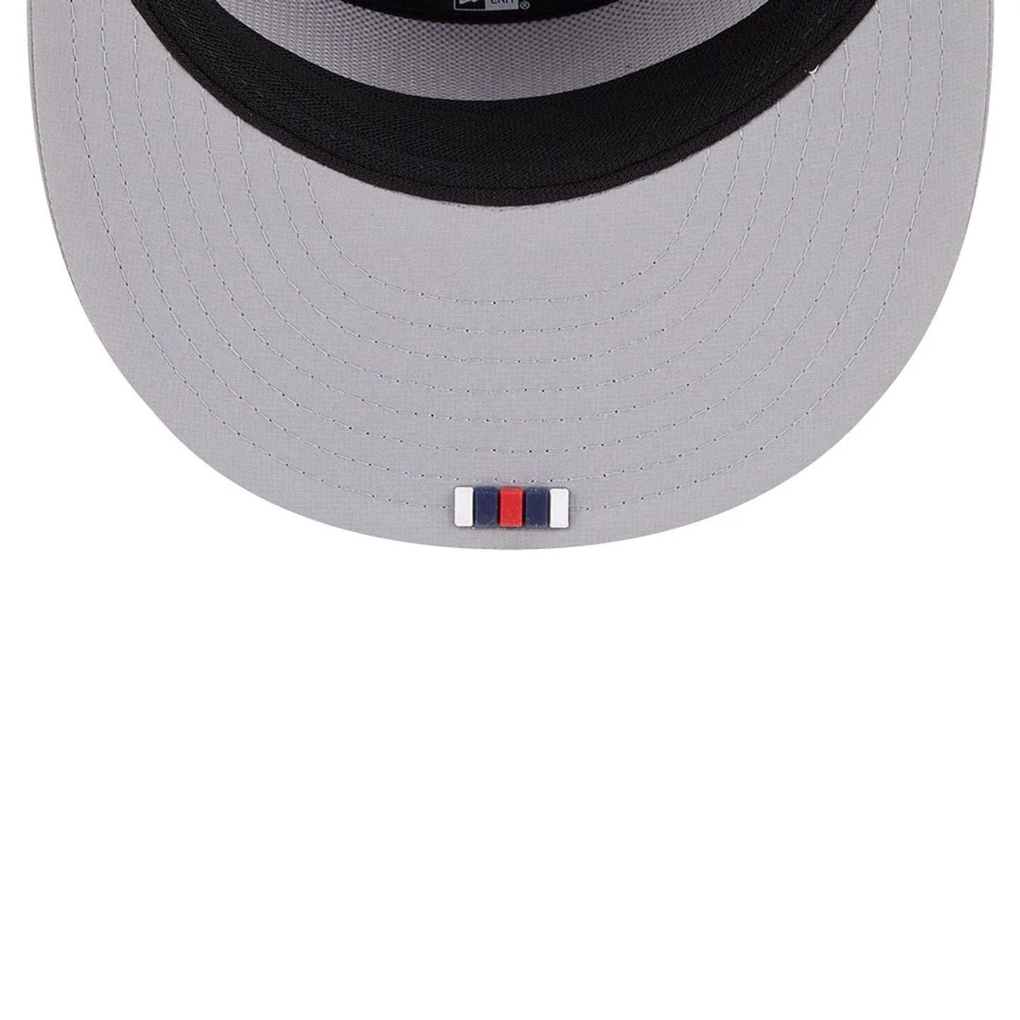 This is a New England Patriots NFL Sideline 2025 Grey 9FIFTY Split Panel Snapback Adjustable Cap 7