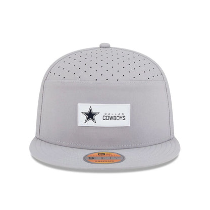 This is a Dallas Cowboys NFL Sideline 2025 Grey 9FIFTY Split Panel Snapback Adjustable Cap 3