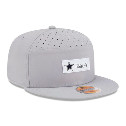 This is a Dallas Cowboys NFL Sideline 2025 Grey 9FIFTY Split Panel Snapback Adjustable Cap 4
