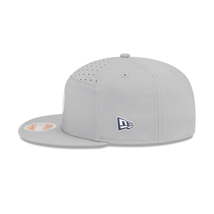 This is a Dallas Cowboys NFL Sideline 2025 Grey 9FIFTY Split Panel Snapback Adjustable Cap 6