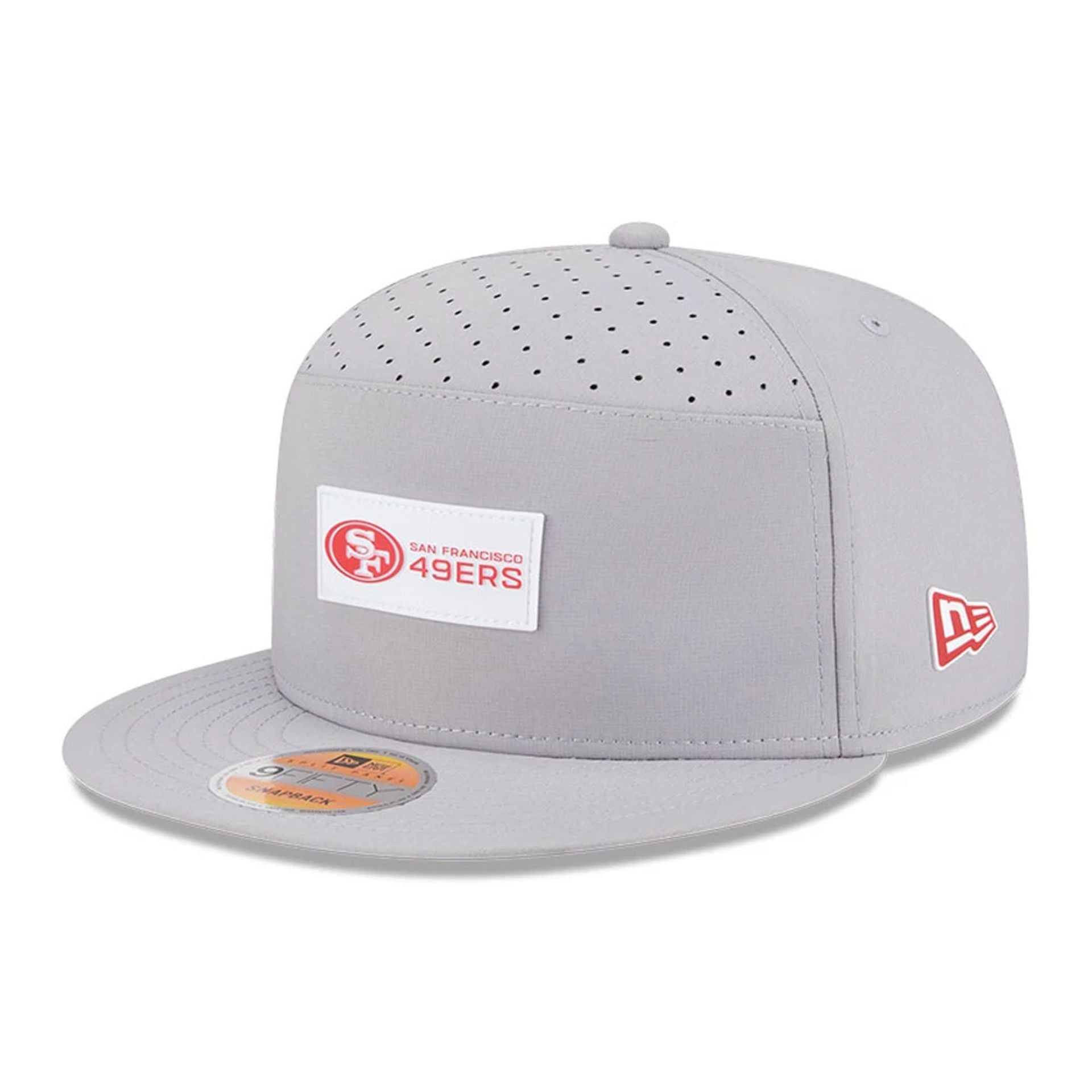 This is a San Francisco 49ers NFL Sideline 2025 Grey 9FIFTY Split Panel Snapback Adjustable Cap 1
