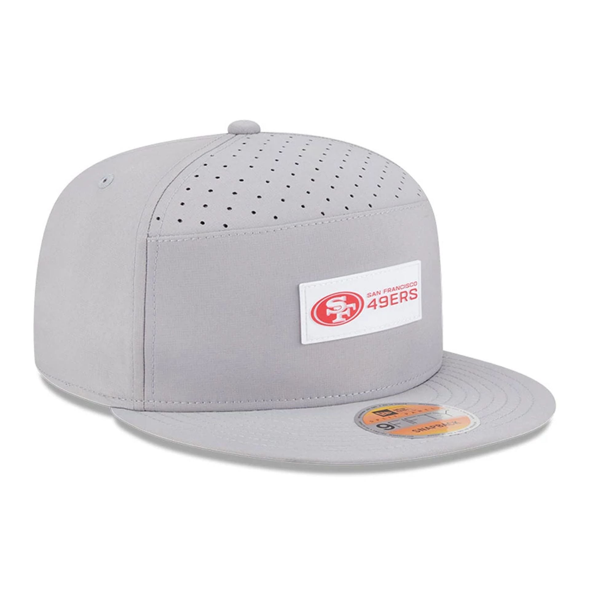 This is a San Francisco 49ers NFL Sideline 2025 Grey 9FIFTY Split Panel Snapback Adjustable Cap 3
