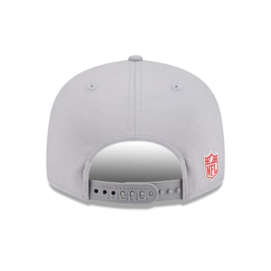 This is a San Francisco 49ers NFL Sideline 2025 Grey 9FIFTY Split Panel Snapback Adjustable Cap 6