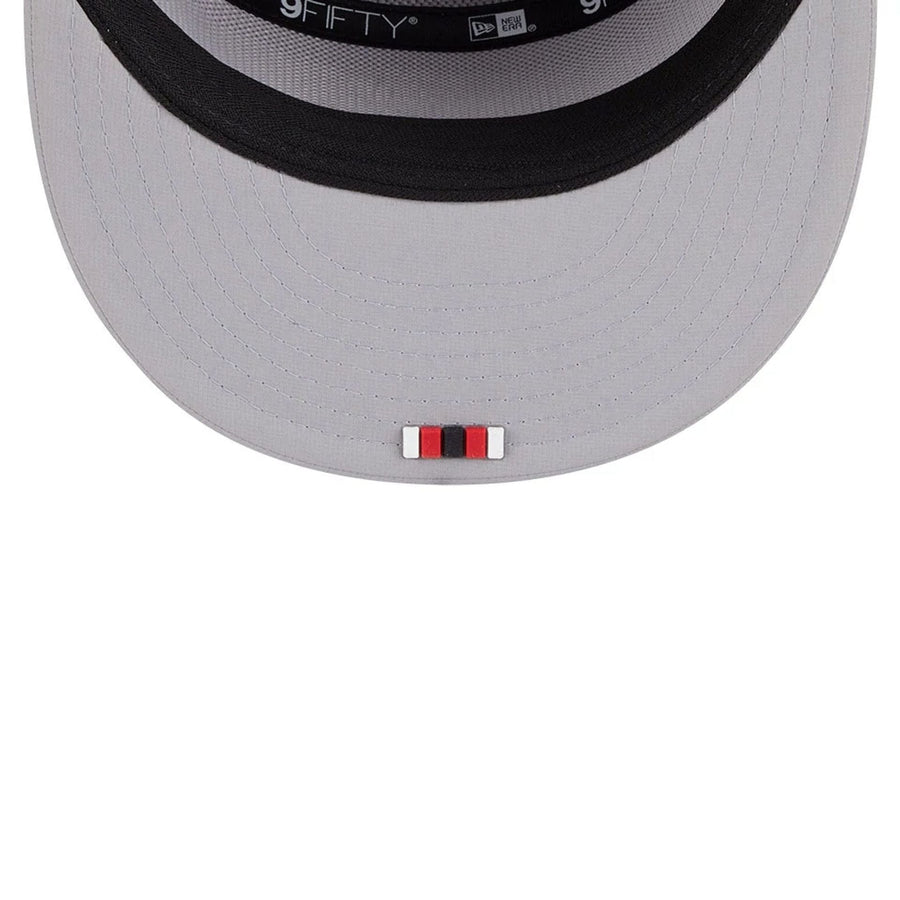 This is a San Francisco 49ers NFL Sideline 2025 Grey 9FIFTY Split Panel Snapback Adjustable Cap 7