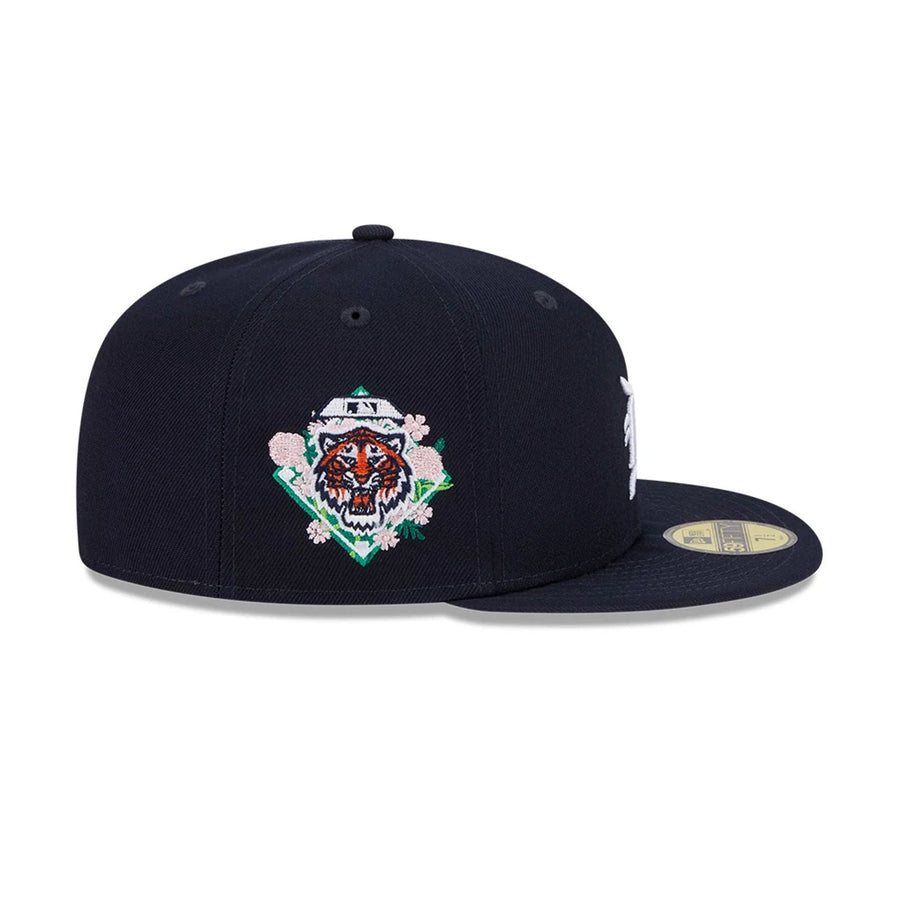 This is a Detroit Tigers Floral Undervisor Navy 59FIFTY Fitted Cap 5