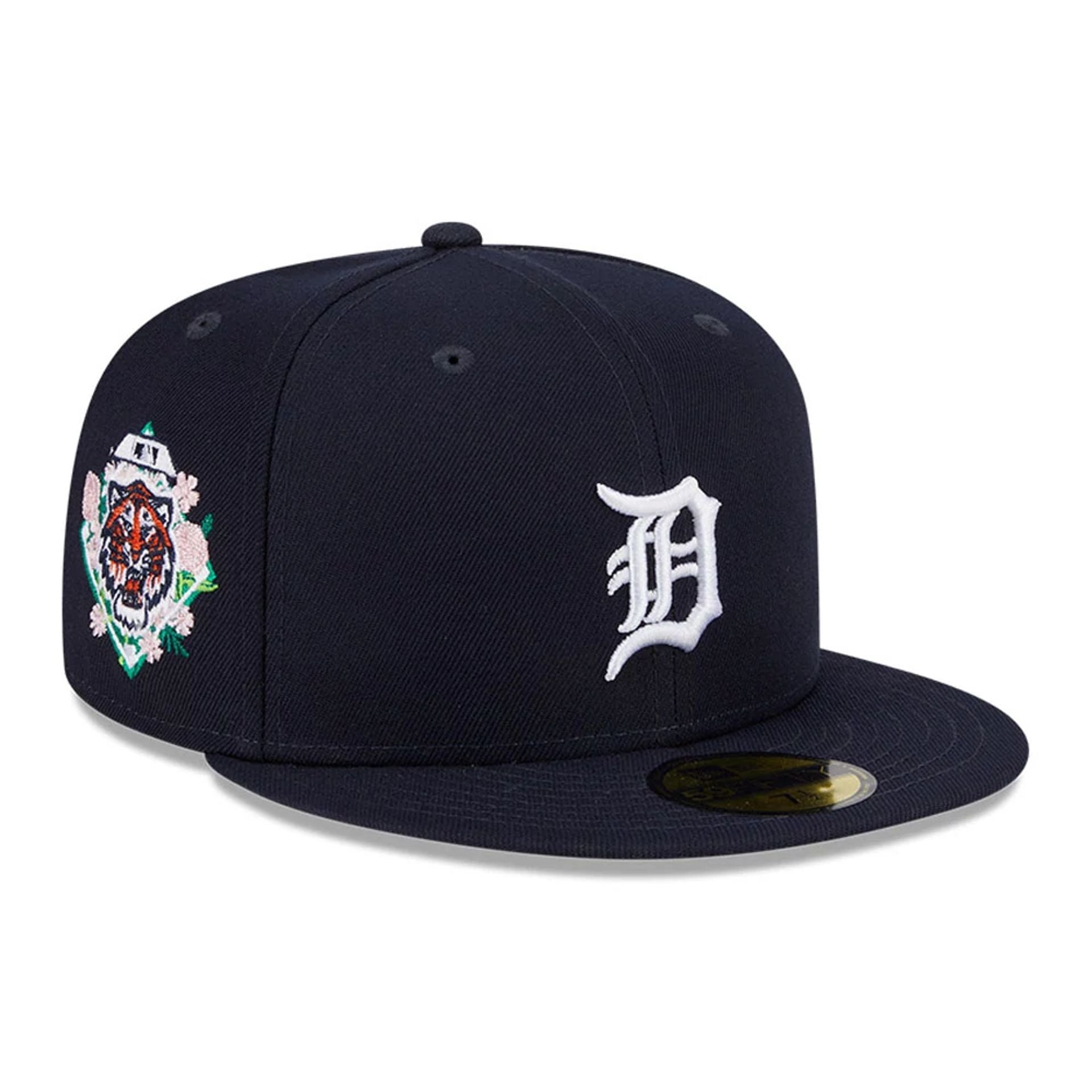 This is a Detroit Tigers Floral Undervisor Navy 59FIFTY Fitted Cap 1