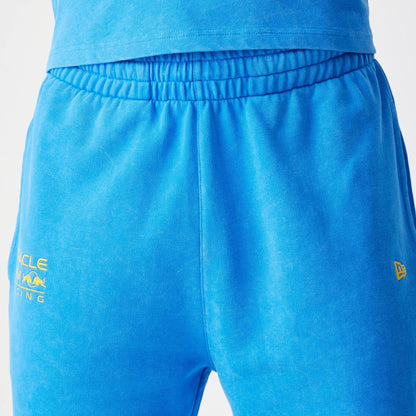 The Male model is wearing Red Bull Racing Blue Joggers 4