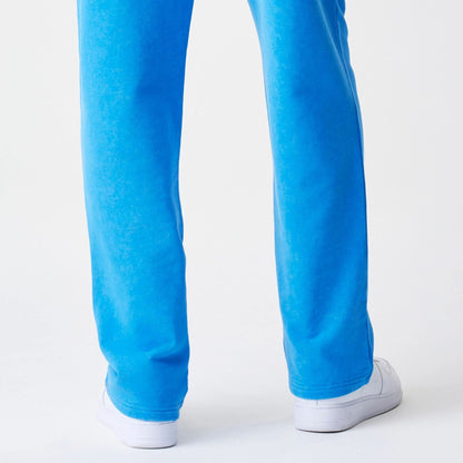 The Male model is wearing Red Bull Racing Blue Joggers 6