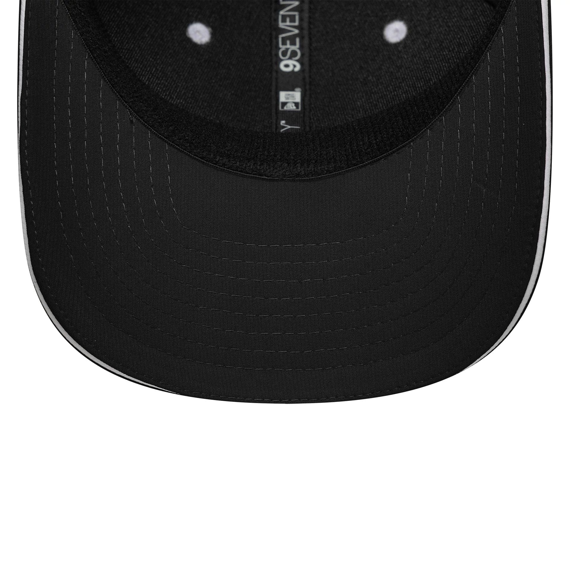 This is a Manchester United FC Recycled Black 9SEVENTY Stretch Snap Adjustable Cap 4