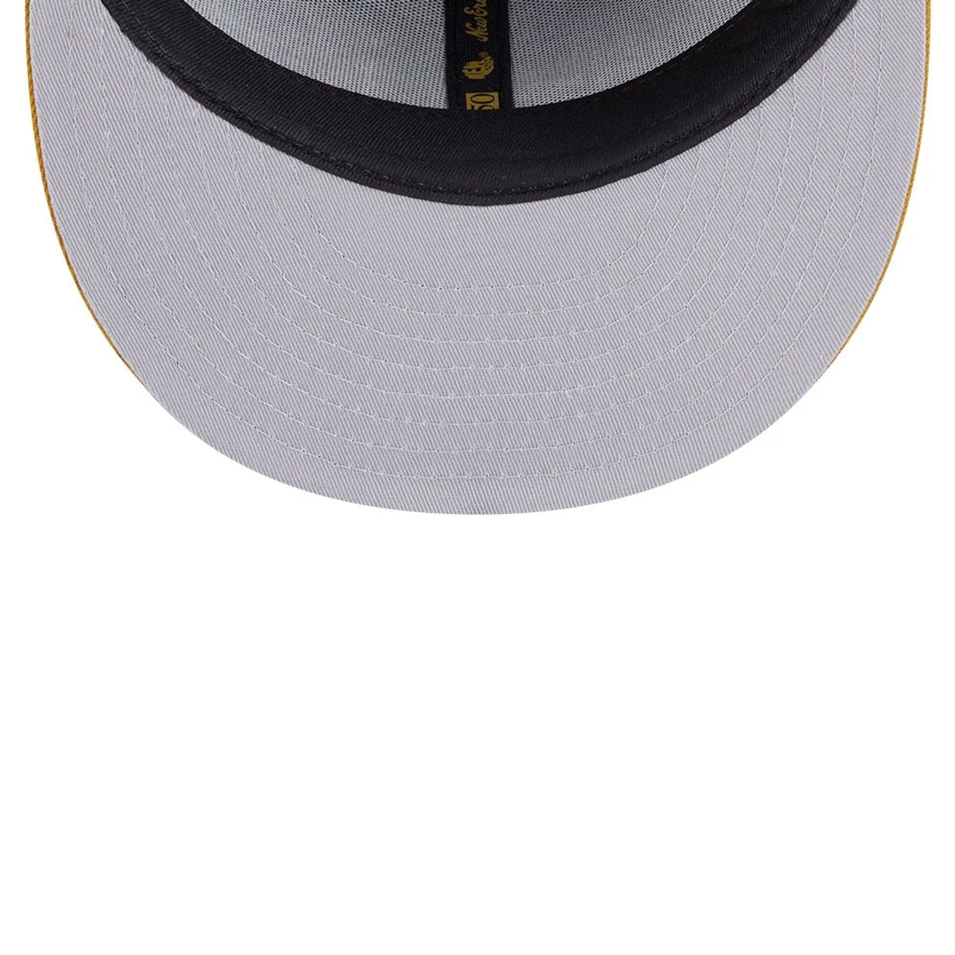 This is a LA Kings 59FIFTY Day Black 59FIFTY Fitted Cap 2