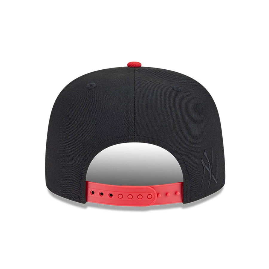 This is a New York Yankees City Script Black 9FIFTY A-Frame Snapback Adjustable Cap 7