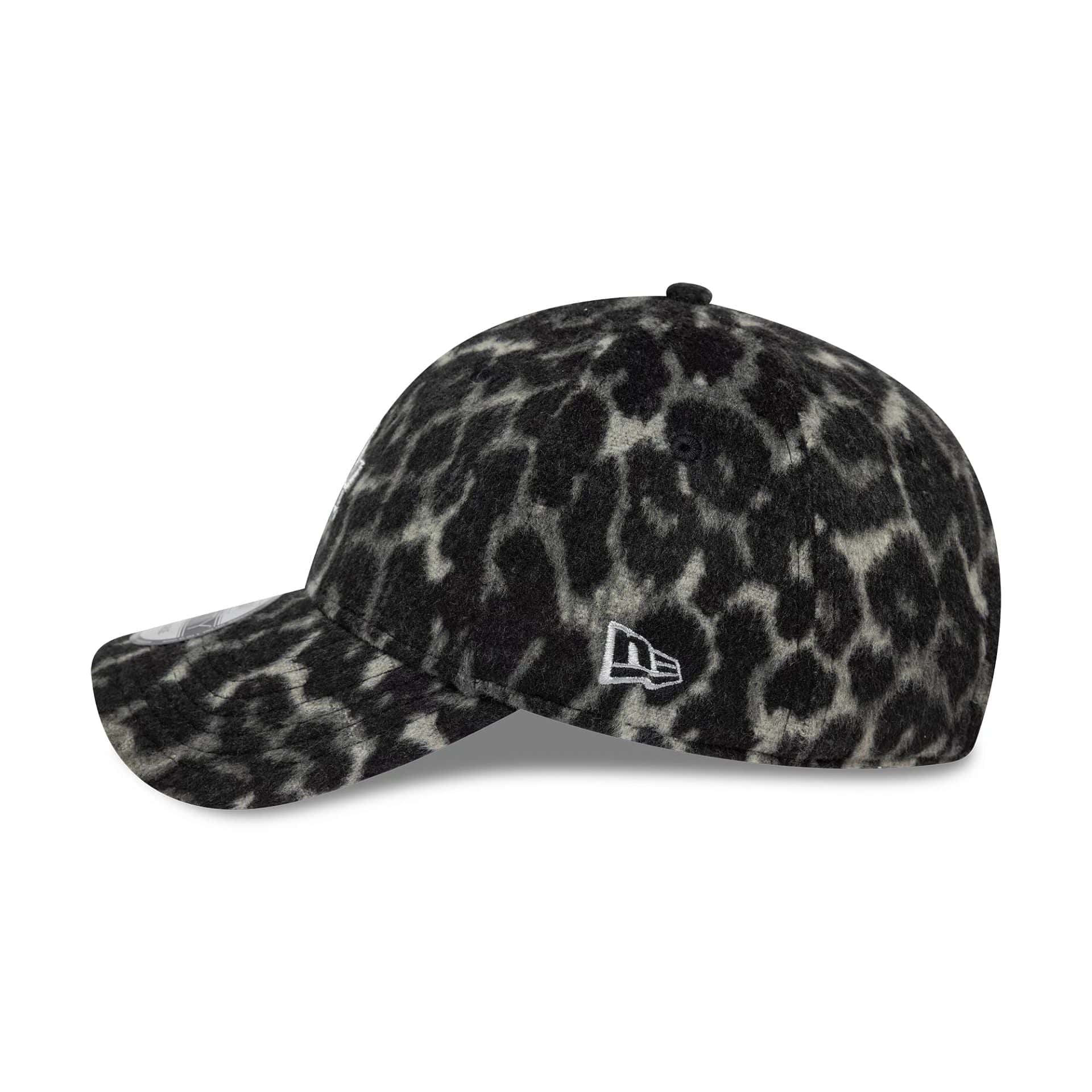 This is a LA Dodgers MLB Cosy Leopard Grey 9FORTY Adjustable Cap 4