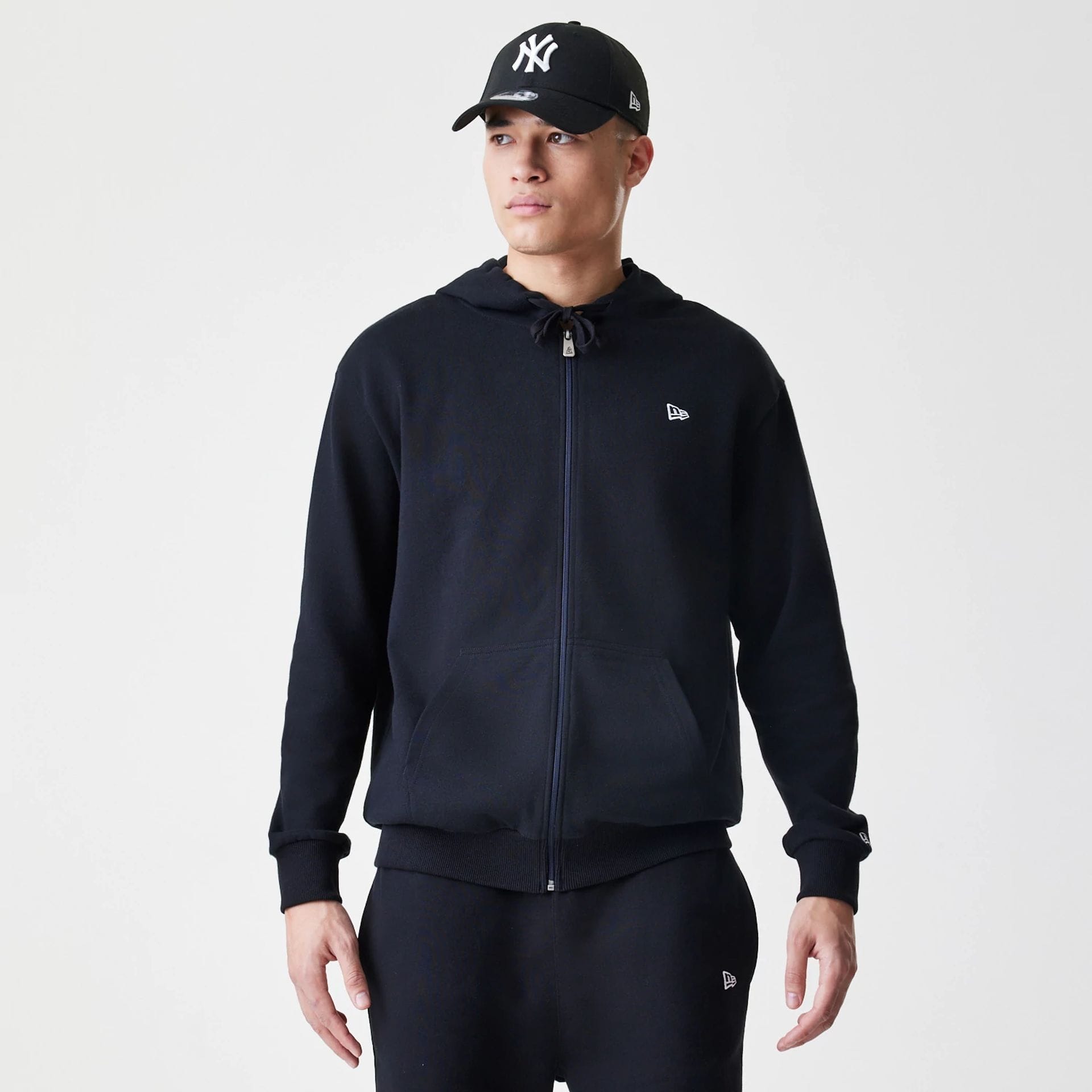 NEW ERA ブラックジャケット LARGE New Era Premium Essential Black Oversized Full Zip Hoodie | NEC EU