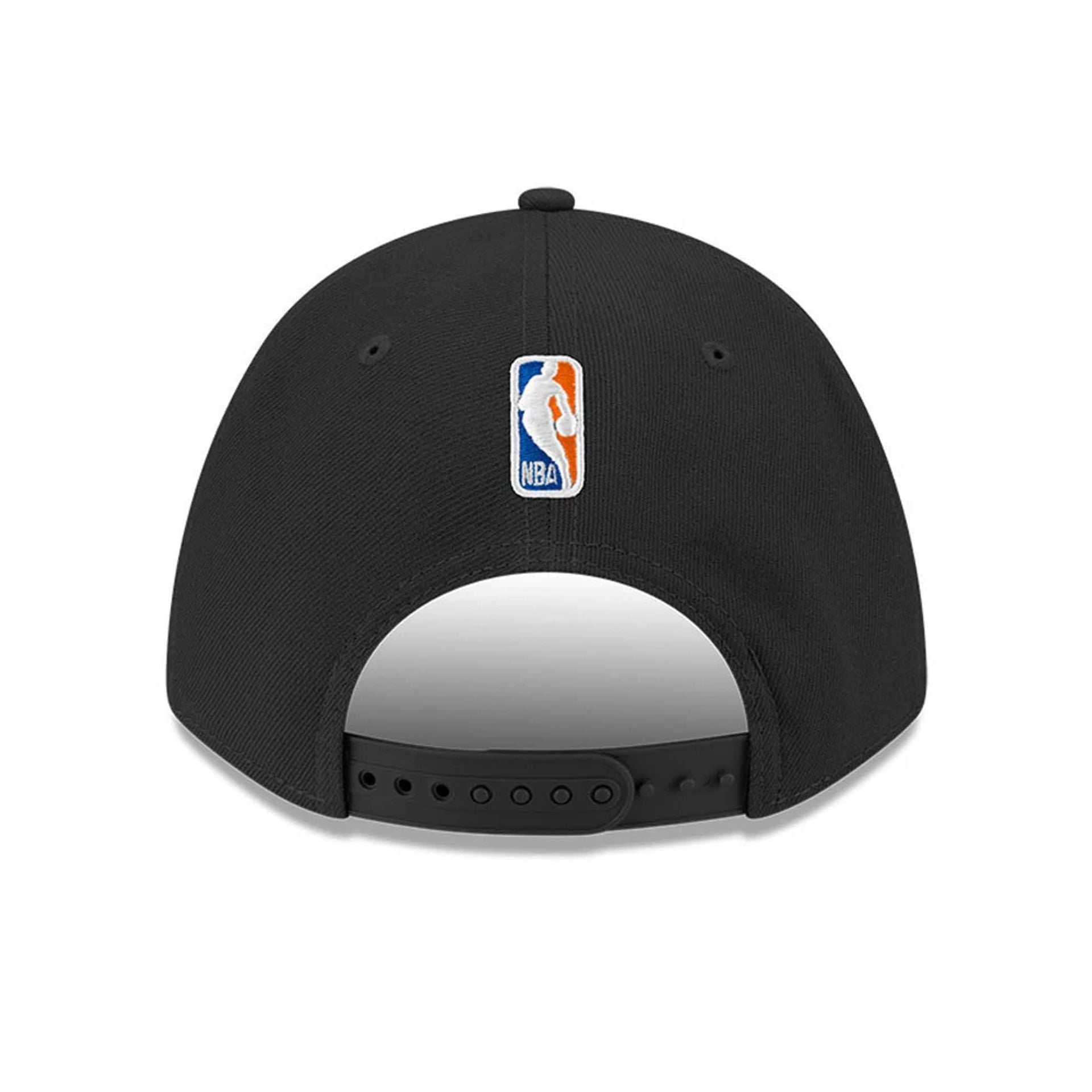 This is a New York Knicks NBA Team Black 9FORTY M-Crown Adjustable Cap 4