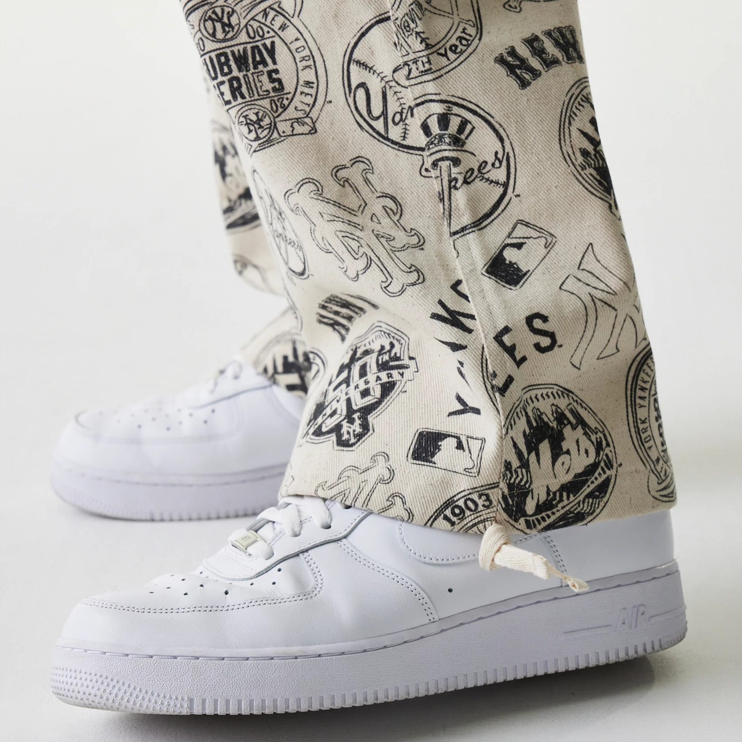 The Male model is wearing MLB Subway Series All Over Print Cargo Trousers 7