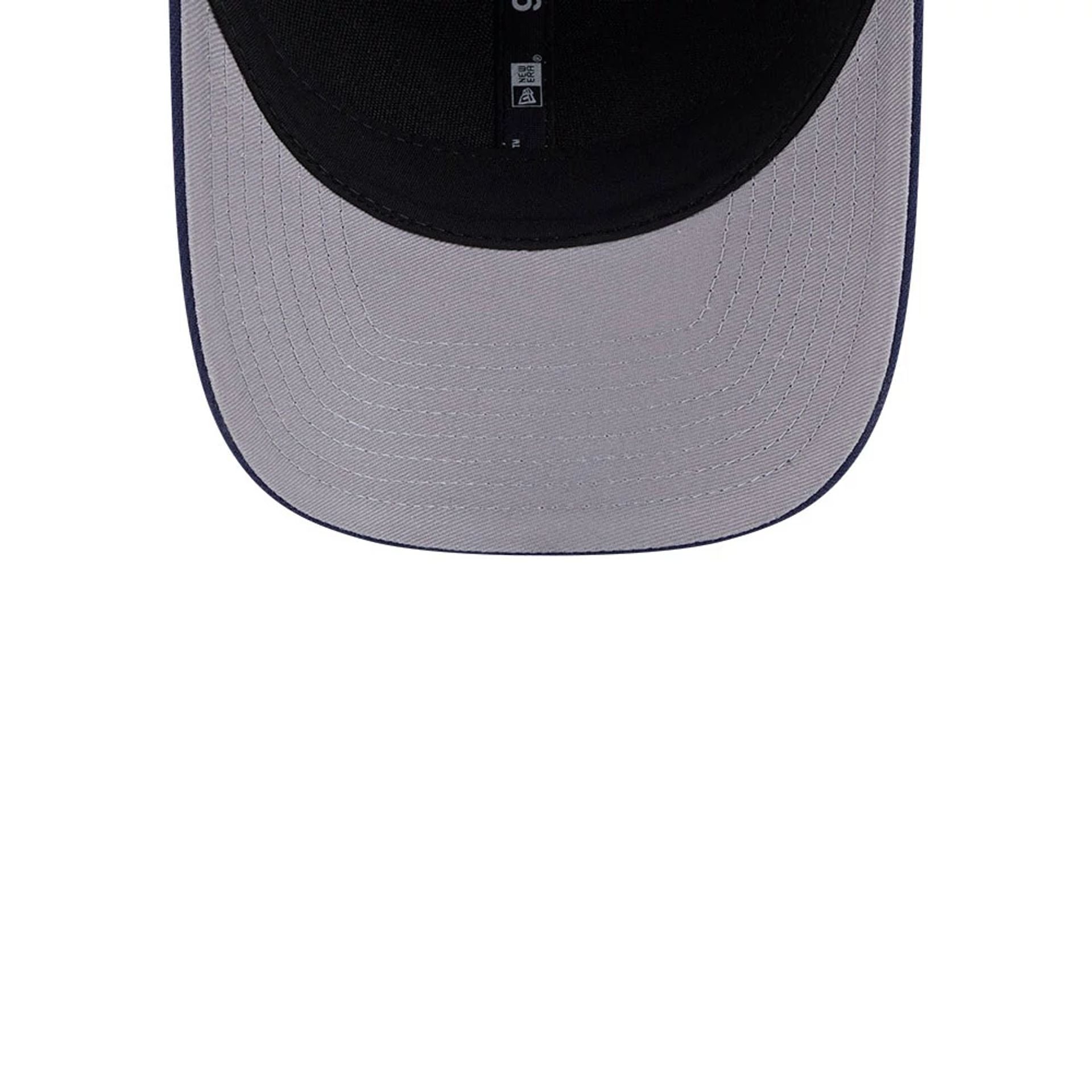 This is a Montreal Canadiens NHL Team Navy 9FORTY M-Crown Adjustable Cap 2