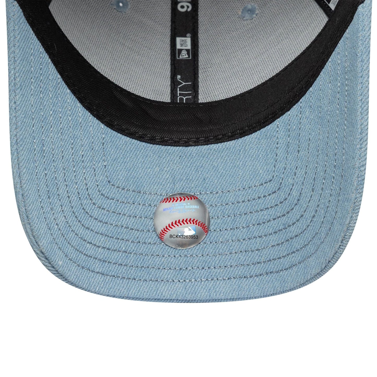 This is a LA Dodgers MLB Yarn Floral Light Blue 9FORTY Adjustable Cap 7