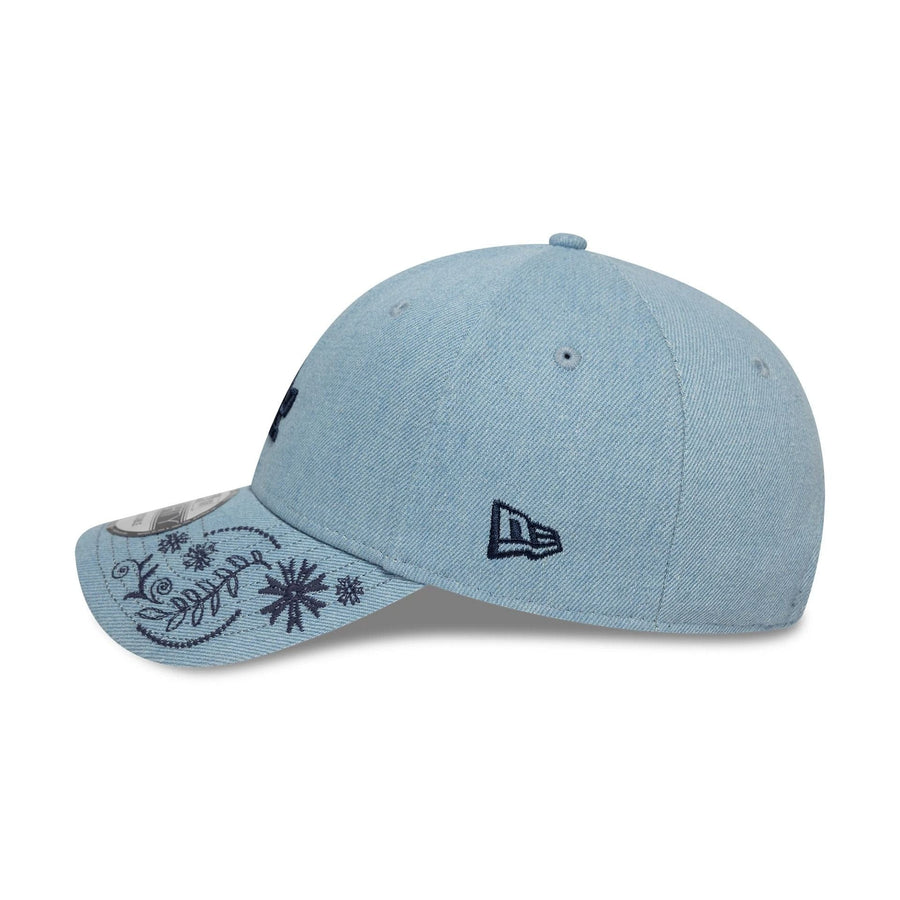 This is a LA Dodgers MLB Yarn Floral Light Blue 9FORTY Adjustable Cap 4