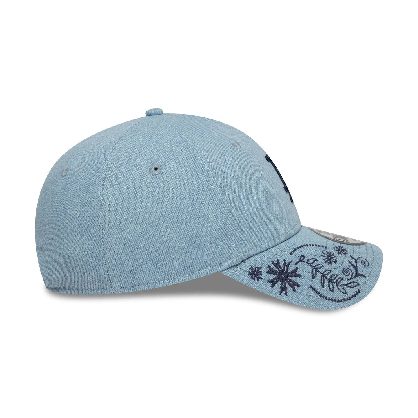 This is a LA Dodgers MLB Yarn Floral Light Blue 9FORTY Adjustable Cap 5