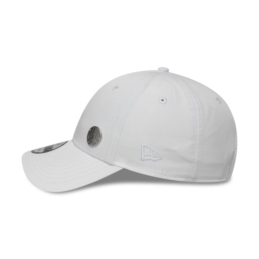 This is a Newcastle United FC Flawless Pin White 9FORTY Adjustable Cap 4