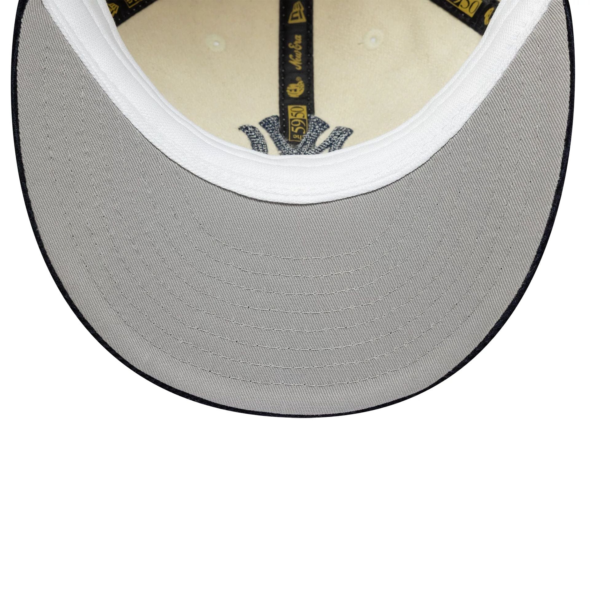 This is a New York Yankees MLB 59FIFTY Day 2025 Cream Retro Crown 59FIFTY Fitted Cap 2