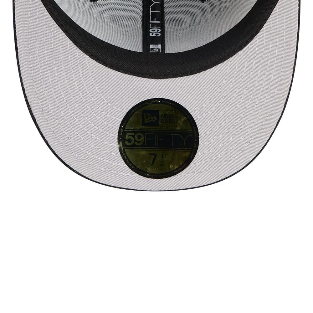 This is a Chicago White Sox MLB Chenille Pop Black 59FIFTY Fitted Cap 2