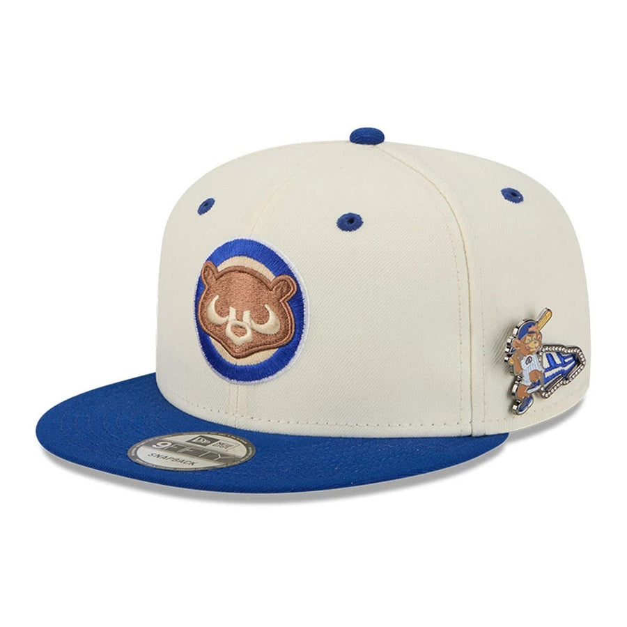 This is a Chicago Cubs MLB Mascot Pin Blue 9FIFTY Snapback Adjustable Cap 1