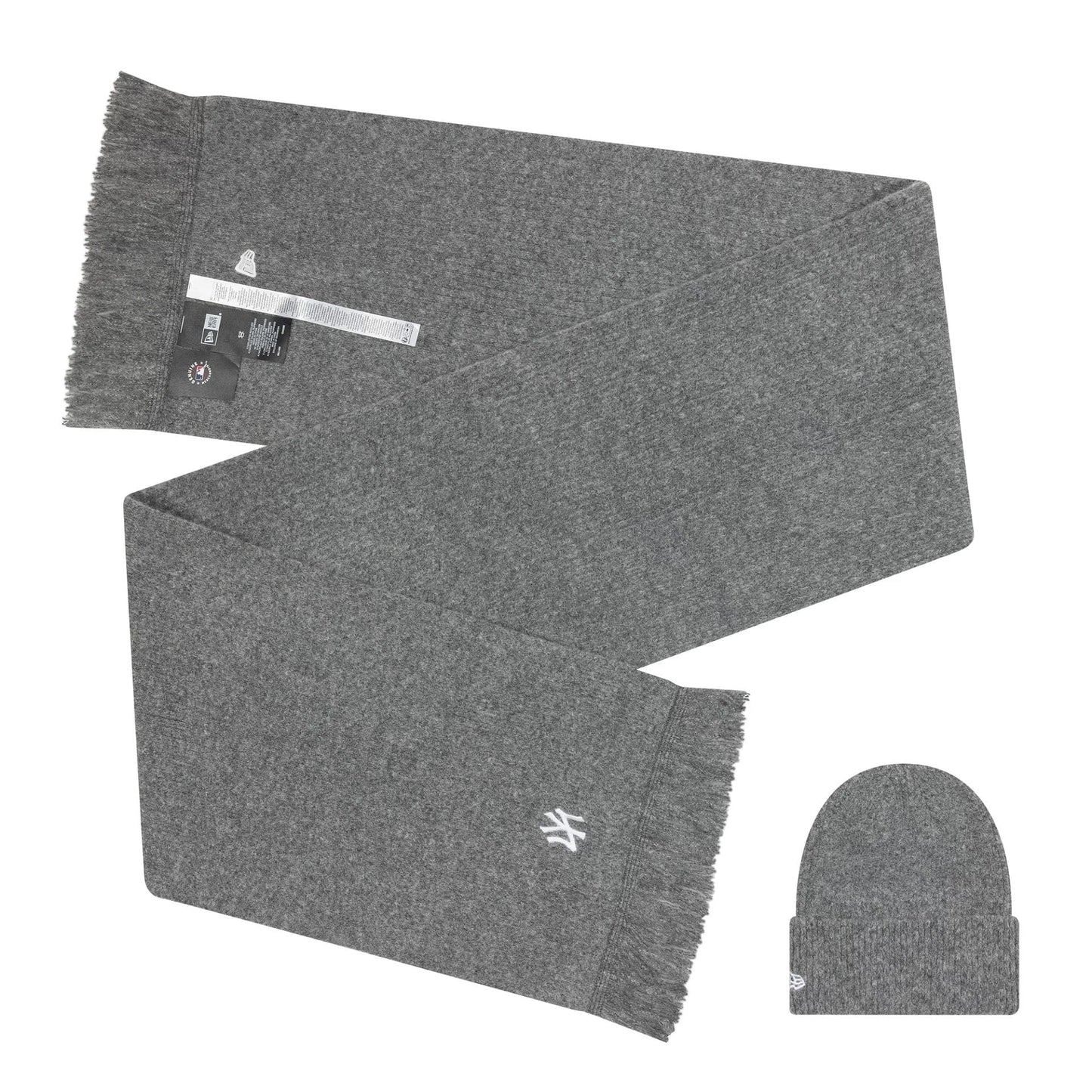 This is a New York Yankees MLB Dark Grey Beanie & Scarf Set  2