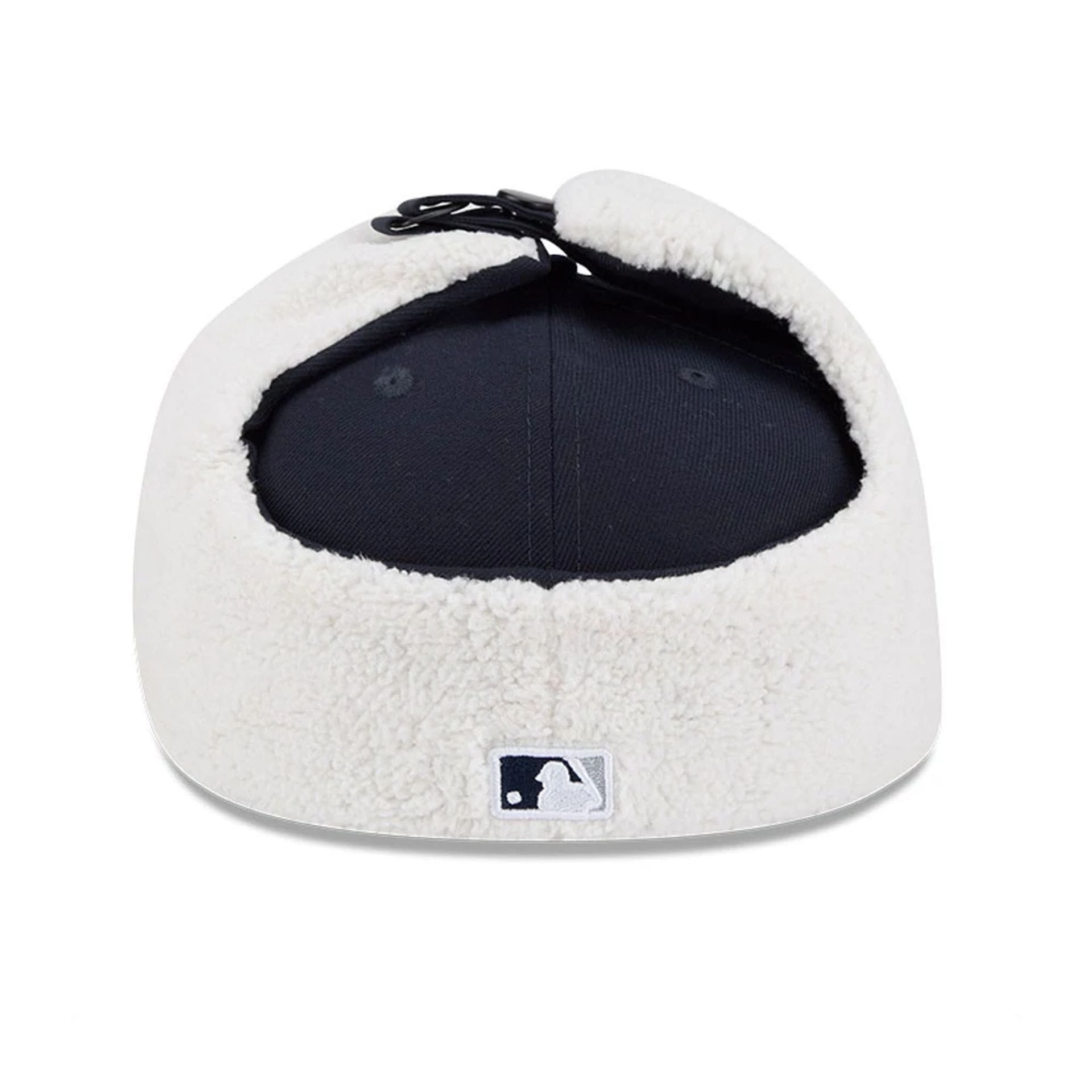This is a New York Yankees MLB Classic Navy Dogear 59FIFTY Fitted Cap 5