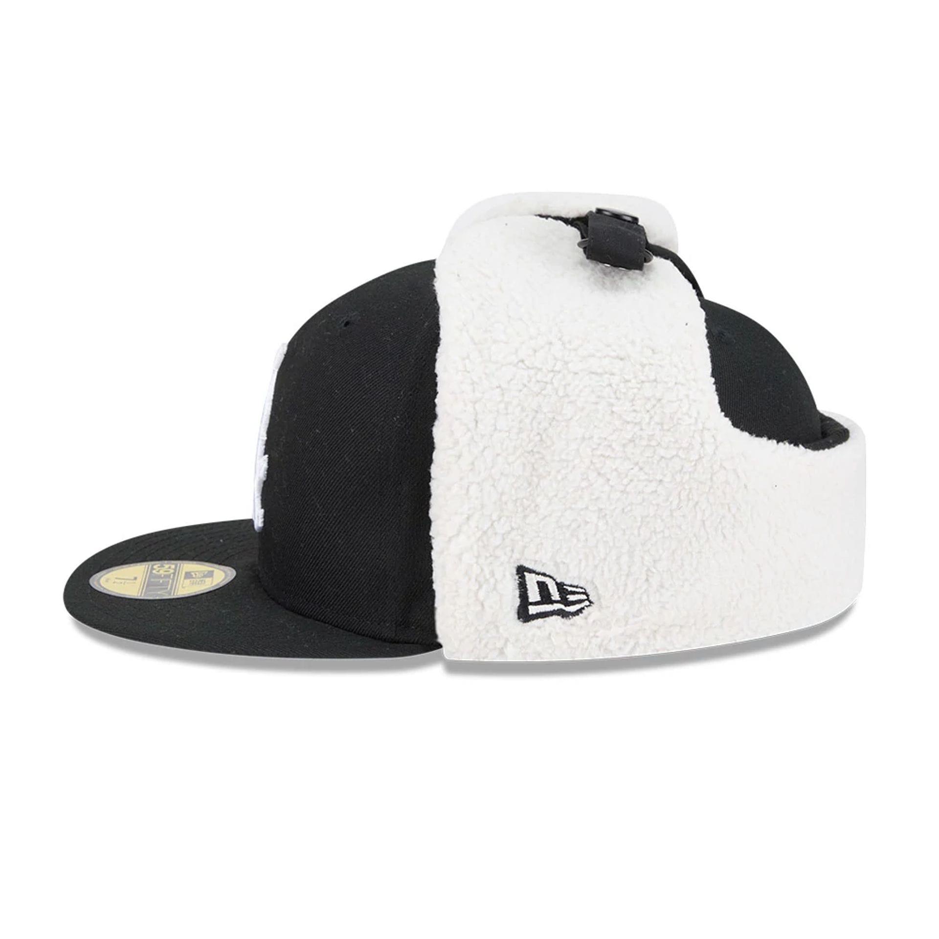 This is a Chicago White Sox MLB Classic Black Dogear 59FIFTY Fitted Cap 6