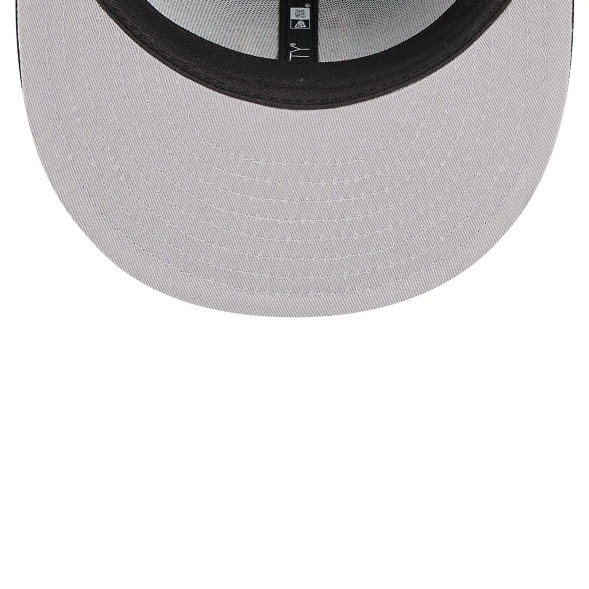 This is a San Diego Padres MLB Classic Black Dogear 59FIFTY Fitted Cap 2