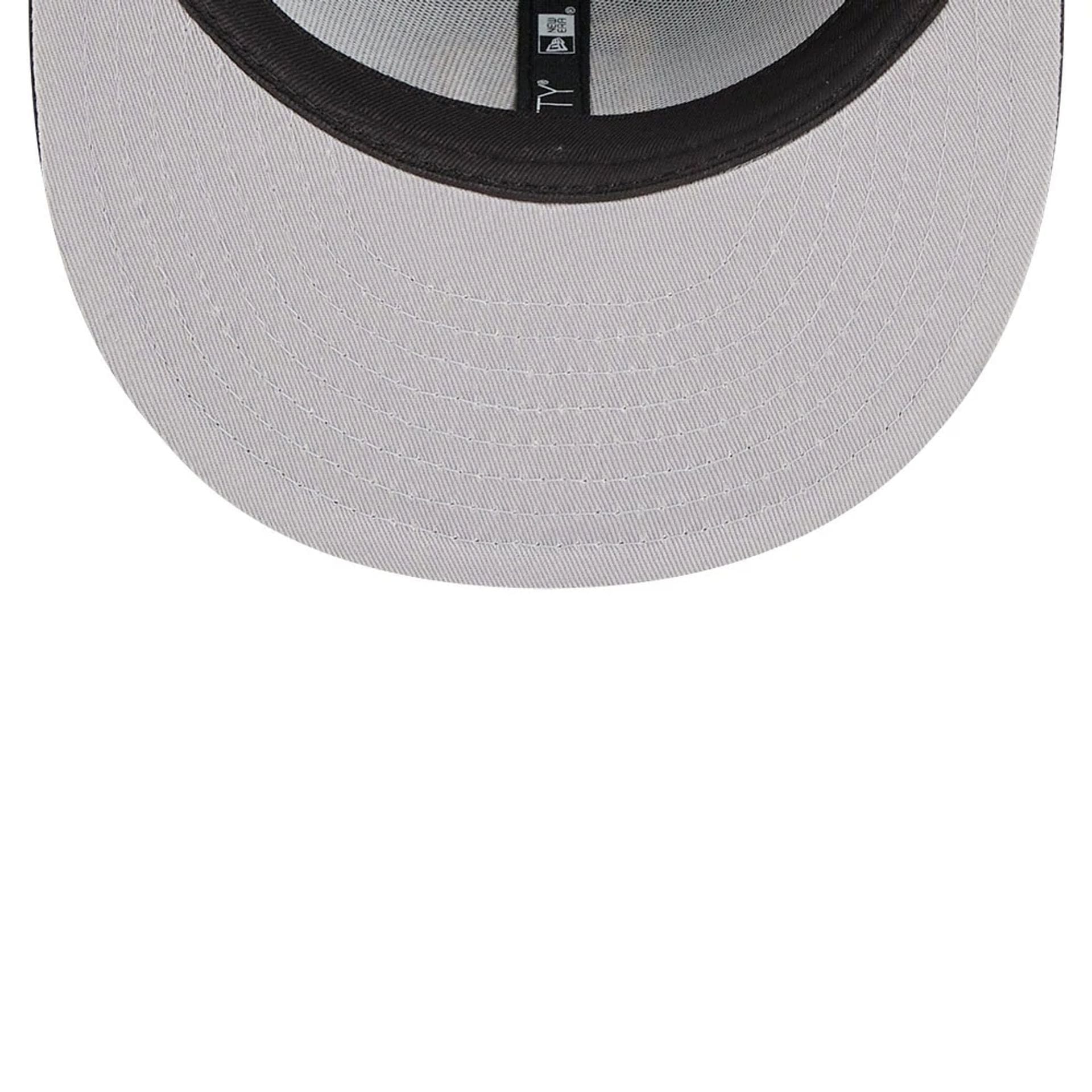 This is a San Diego Padres MLB Classic Black Dogear 59FIFTY Fitted Cap 2