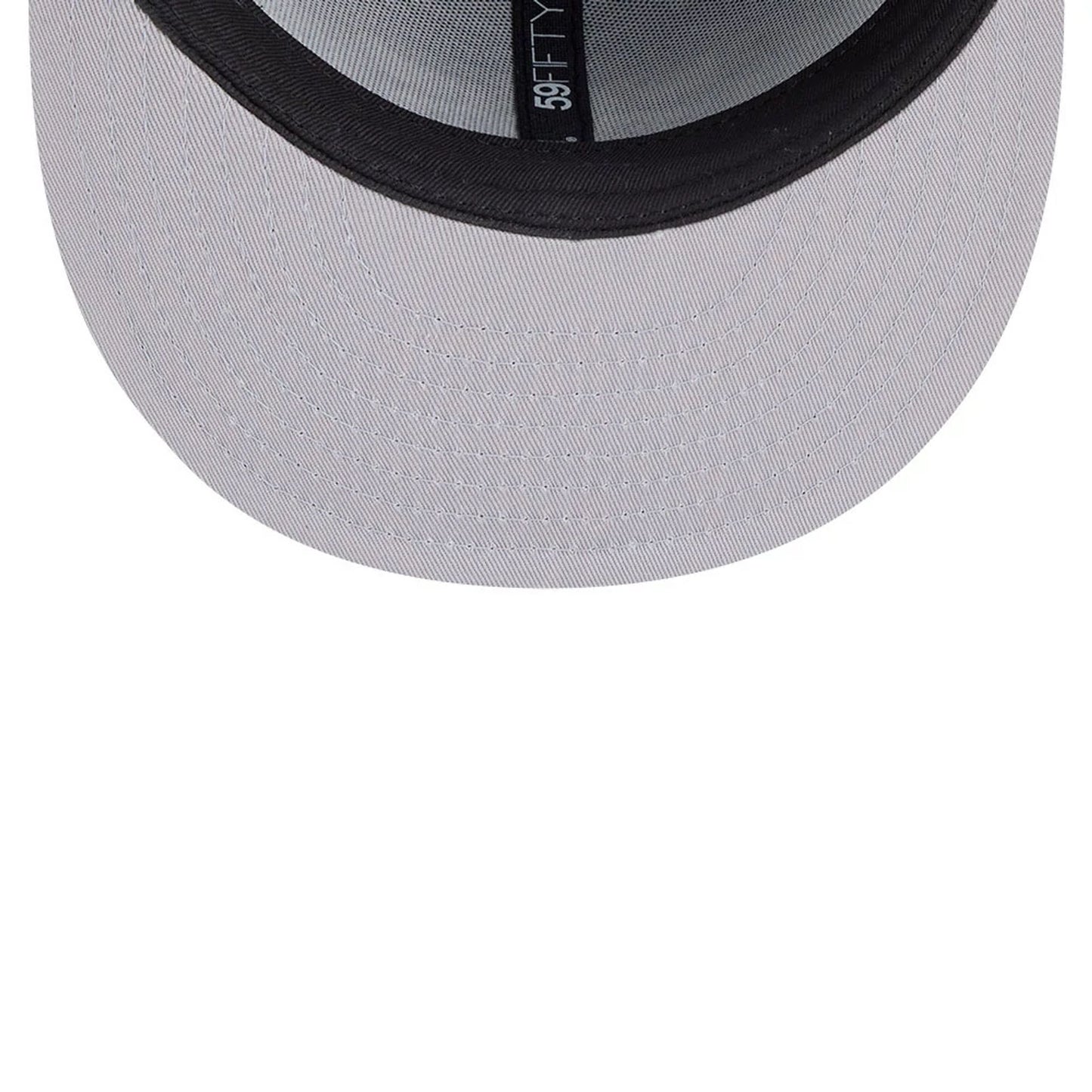 This is a Chicago Bulls NBA Classic Black Dogear 59FIFTY Fitted Cap 2