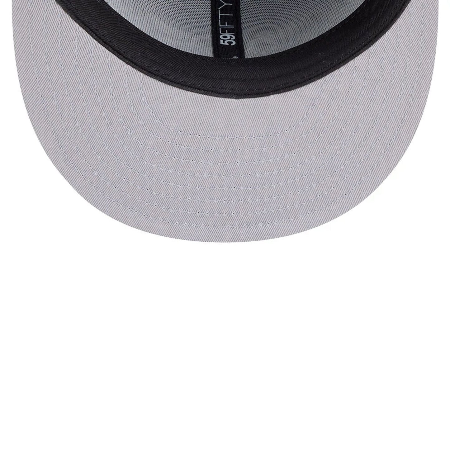 This is a Chicago Bulls NBA Classic Black Dogear 59FIFTY Fitted Cap 2