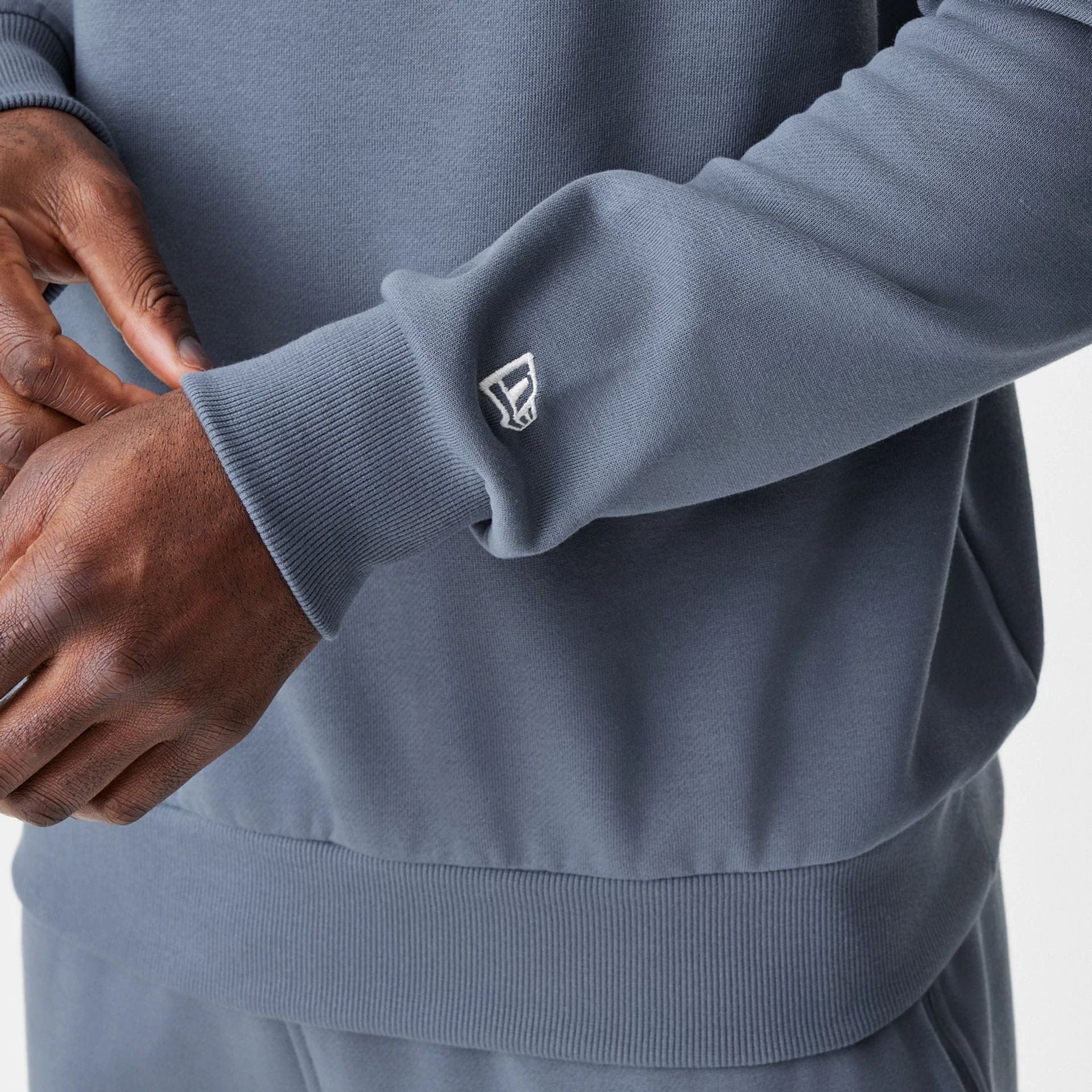 The Male model is wearing LA Dodgers MLB Midi League Essential Dark Grey Oversized Pullover Hoodie  6