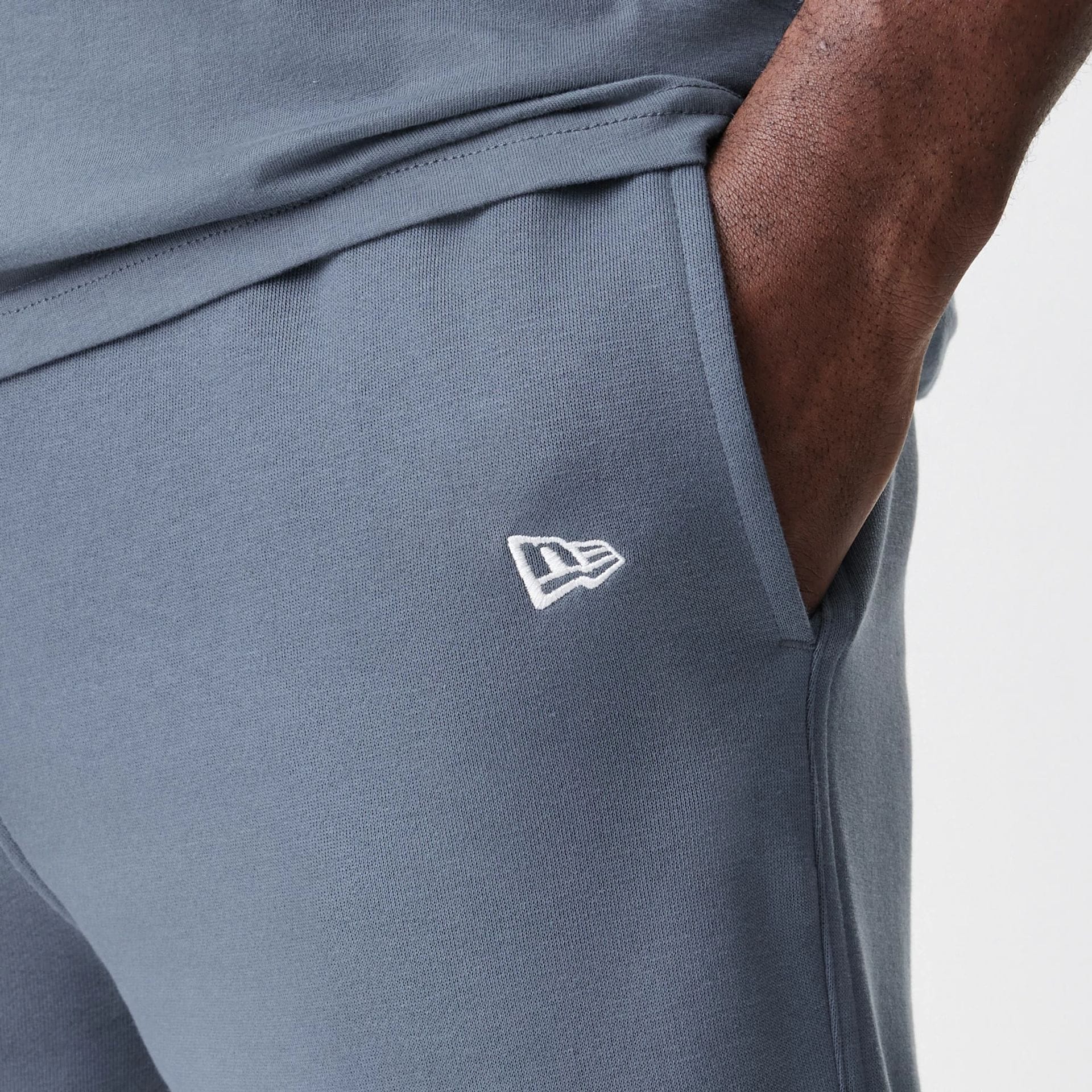 The Male model is wearing LA Dodgers MLB Midi League Essential Dark Grey Joggers  7