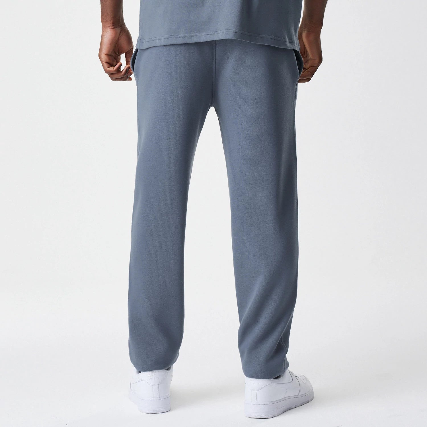 The Male model is wearing LA Dodgers MLB Midi League Essential Dark Grey Joggers 2