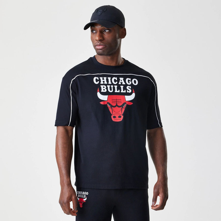 The Male model is wearing Chicago Bulls NBA Piping Black Oversized T-Shirt  1
