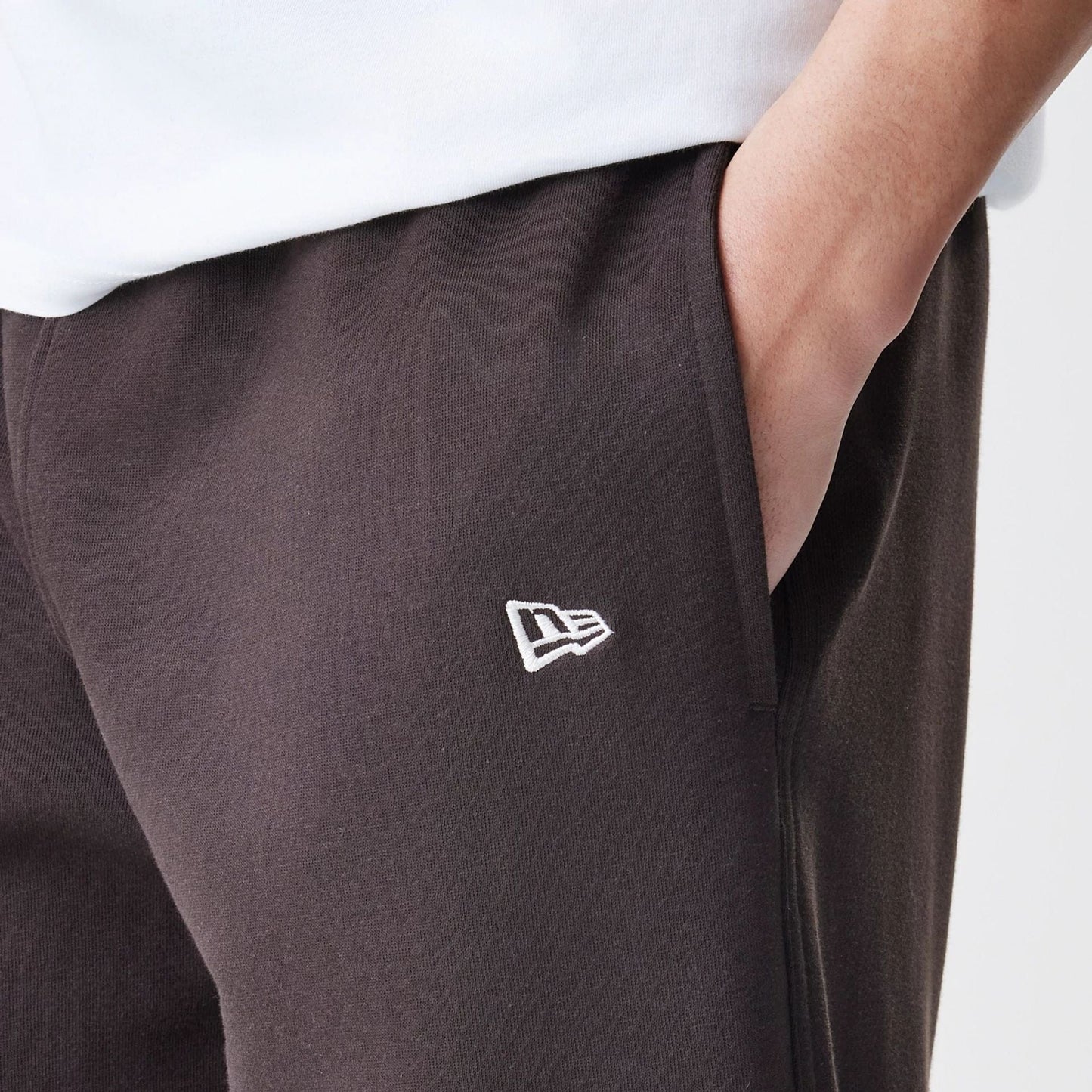 The Male model is wearing New York Yankees MLB Midi League Essential Dark Brown Joggers  5