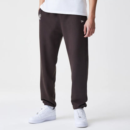 The Male model is wearing New York Yankees MLB Midi League Essential Dark Brown Joggers  1
