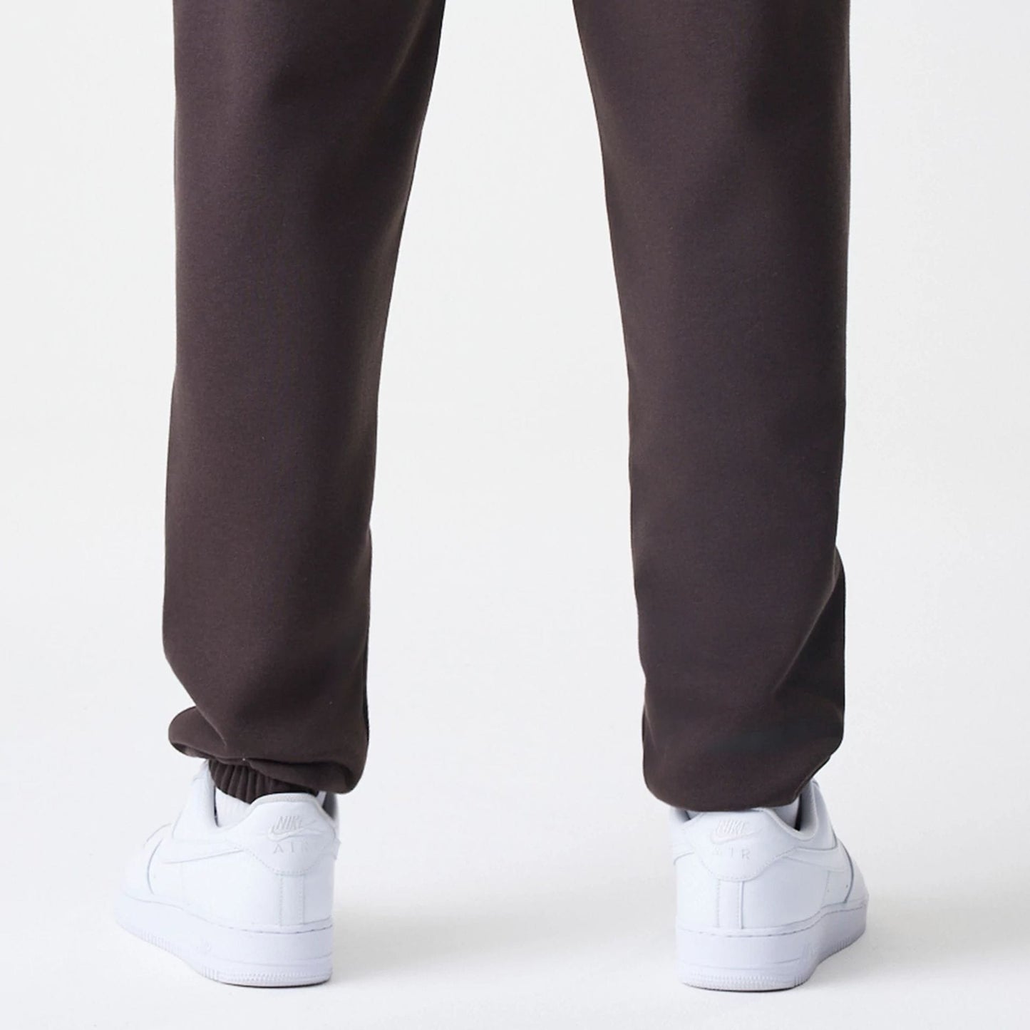 The Male model is wearing New York Yankees MLB Midi League Essential Dark Brown Joggers  4