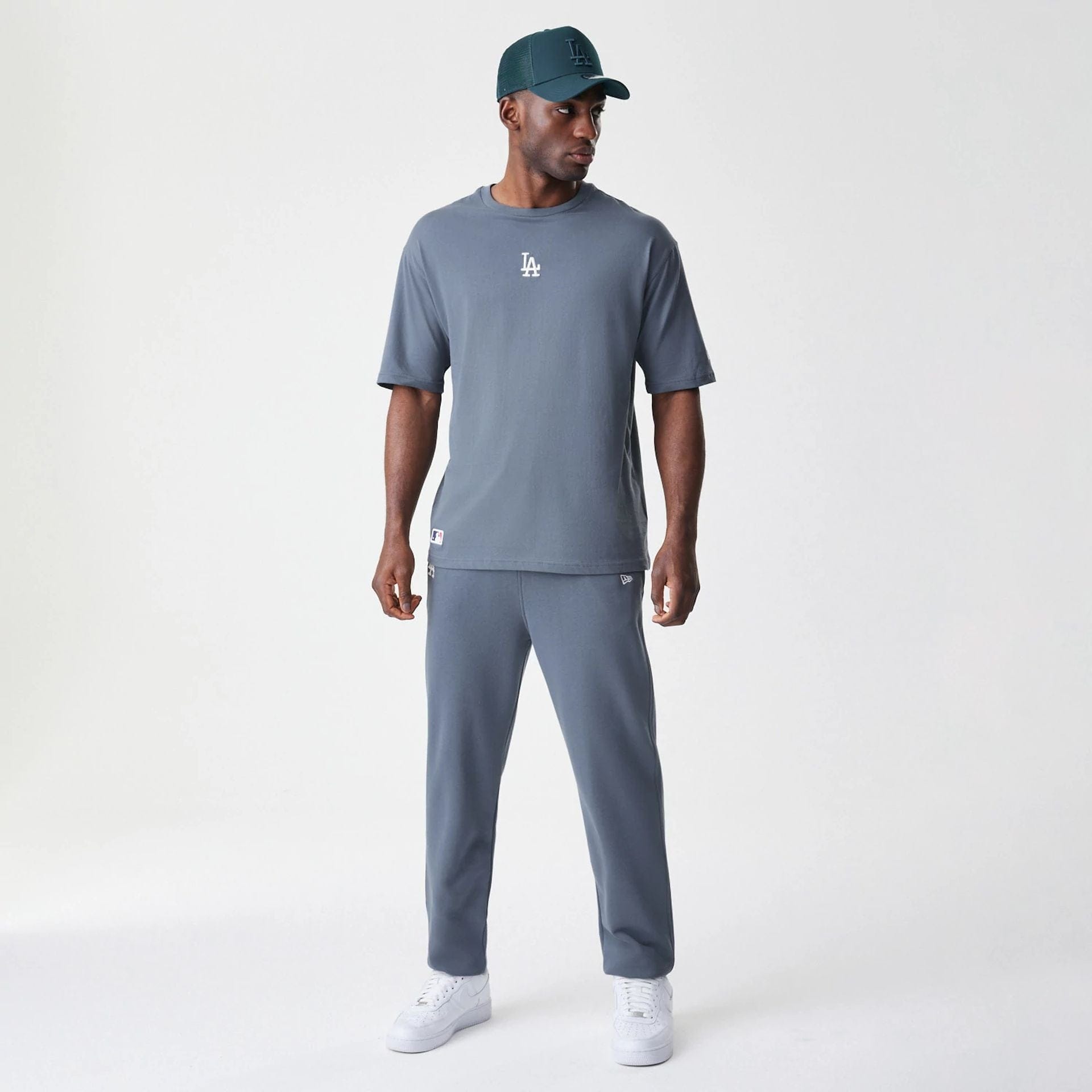 The Male model is wearing LA Dodgers MLB Midi League Essential Dark Grey Oversized T-Shirt  8